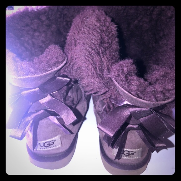 Women UGGs - Picture 1 of 3